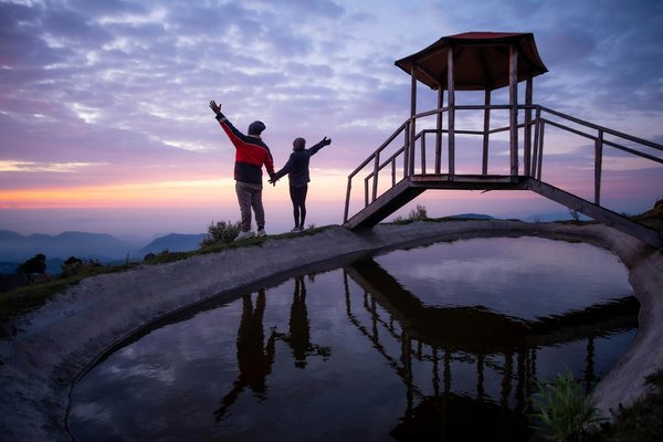 Quelle croisière propose des ateliers de peinture sur coquillages avec des artistes locaux?