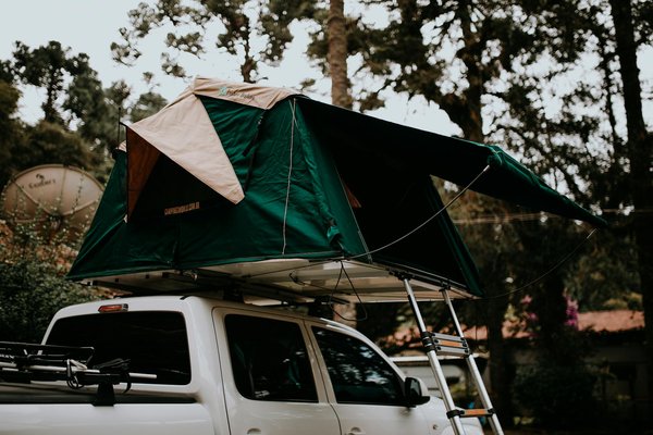 Comment organiser un séjour en Bretagne avec des cours de cuisine de fruits de mer et des excursions en bateau?